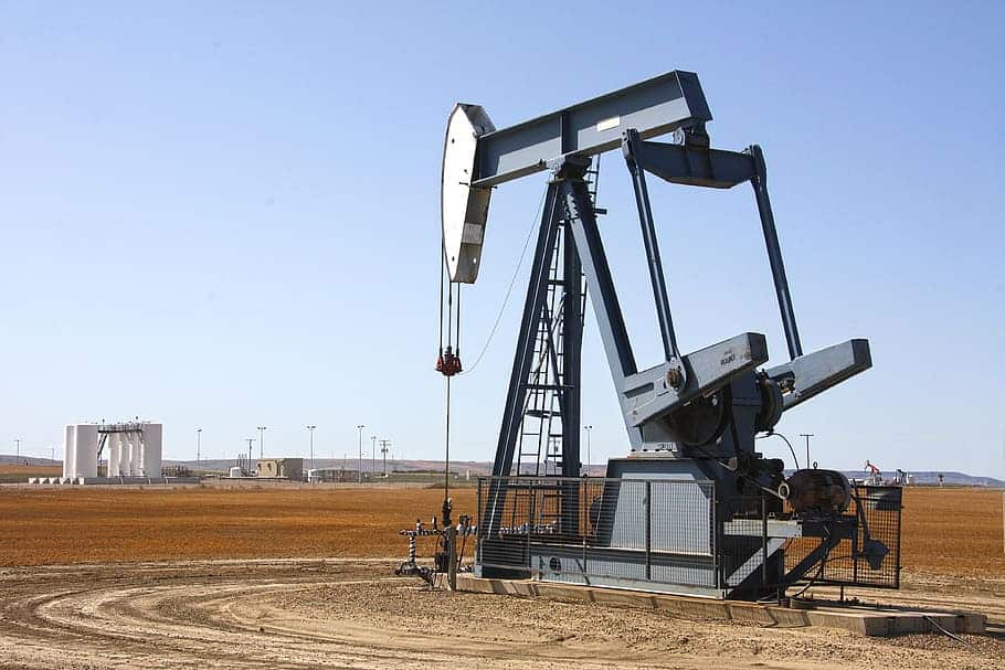 Máquina de extração de petróleo no Canadá