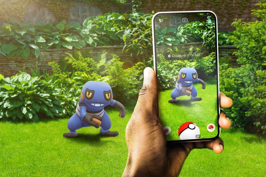Como vencer Mega Scizor em Pokémon GO Até o dia 7 de outubro de 2025, os treinadores de “Pokémon GO” têm a grande chance de duelar contra o poderoso Mega Scizor, um Pokémon do tipo Aço e Inseto. Para isso, é necessário contar com muita estratégia e outras habilidades essenciais. Nas linhas a seguir, você confere diversos detalhes importantes sobre como vencer Mega Scizor no jogo. Imagem promocional de Pokémon Go mostra smartphone exibindo imagem do pokémon Croagunk em realidade aumentada.