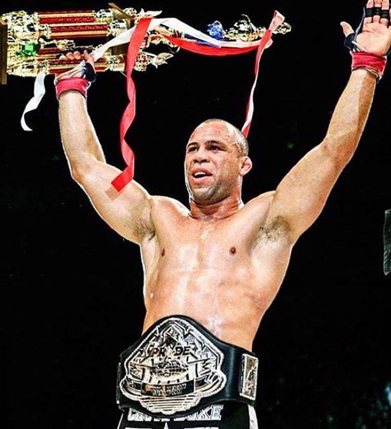 Wanderlei Silva com o cinturão de campeão do Pride FC, em 2003.