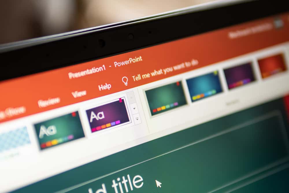 Microsoft Power Point aberto na tela de um PC