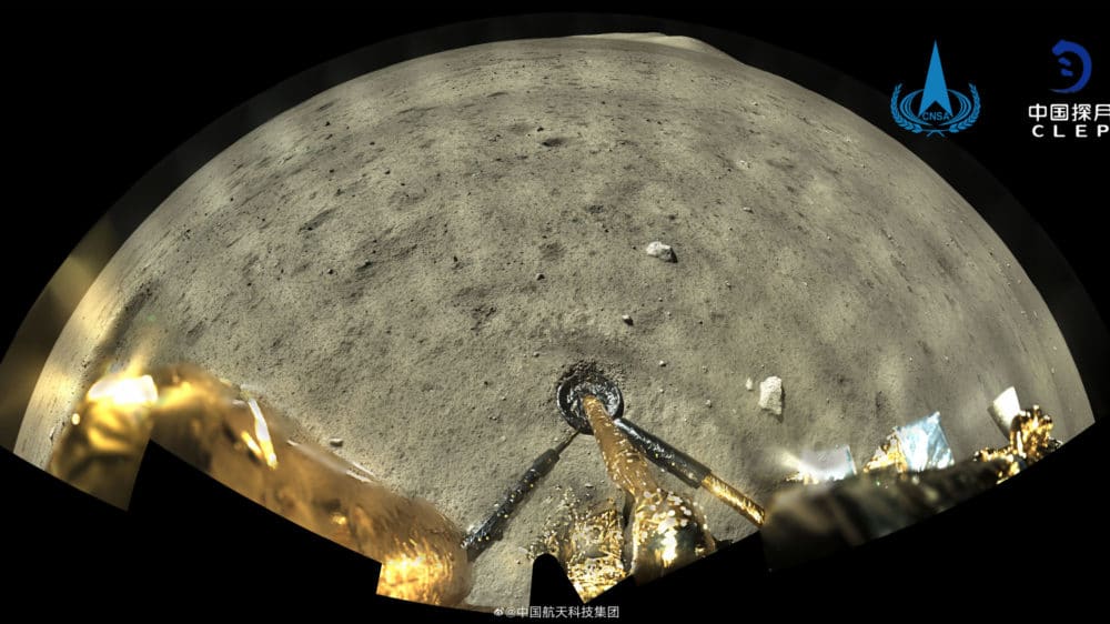 Imagem mostra foto do local de pouso da missão Chang'e 5, da China. Ponto na lua foi chamado de "Statio Tianchuan"
