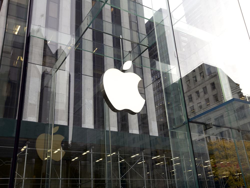 Ações da Apple caem após alerta de limitação no fornecimento de peças
