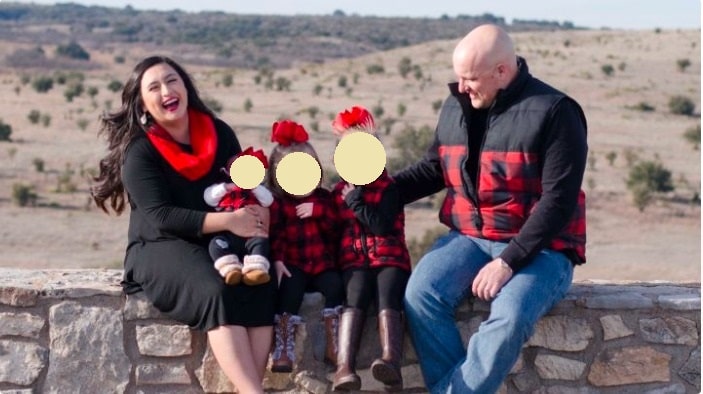 Caleb Wallace com esposa e filhas
