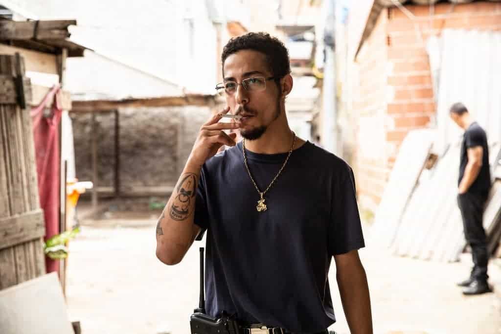 Produção brasileira pelo Star Original Productions, a terceira temporada de Impuros continua a história do narcotraficante Evandro e do policial Morello. Imagem: Star+/Divulgação
