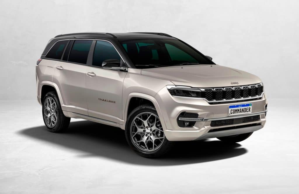 Jeep Commander Overlander em fundo branco
