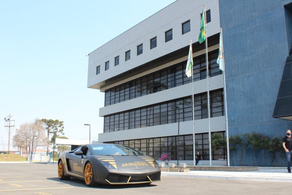 Lamborghini que foi transformada em viatura