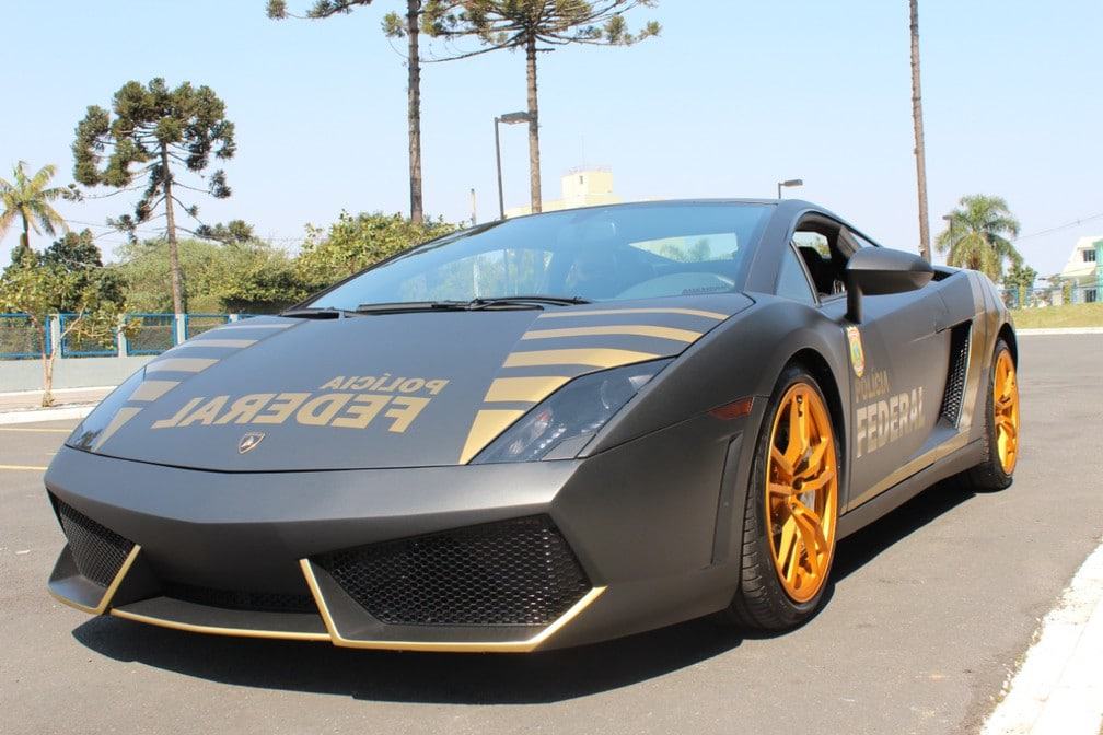 Lamborghini que foi transformada em viatura