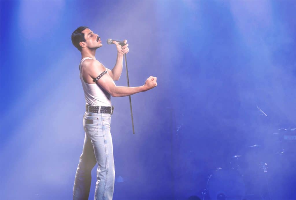 Rami Malek como Freddi Mercury, vocalista do Queen, em 'Bohemian Rhapsody'