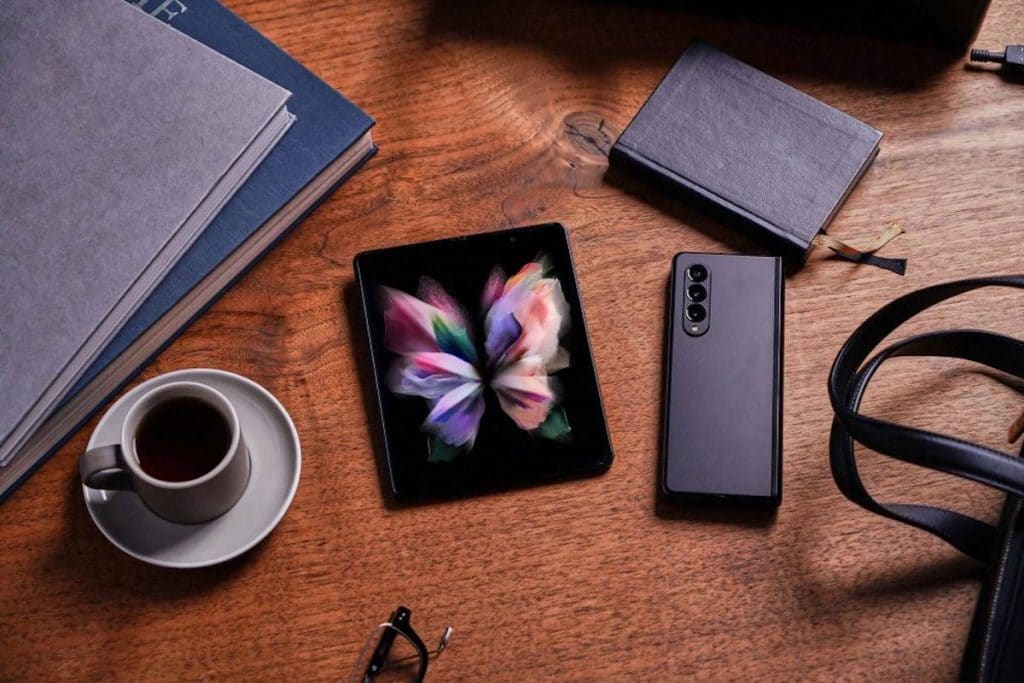 Galaxy Z Fold 3 aceita S Pen (Imagem: divulgação/Samsung)