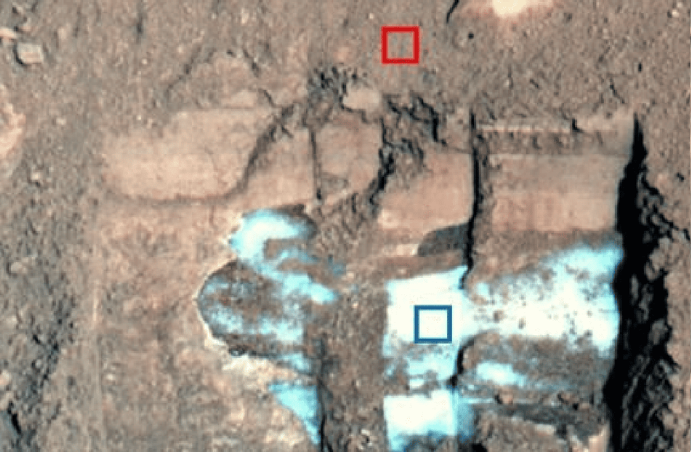 Foto mostra gelo no solo de Marte, que estudiosos afirmar ter potencial de derreter mais que o da Terra