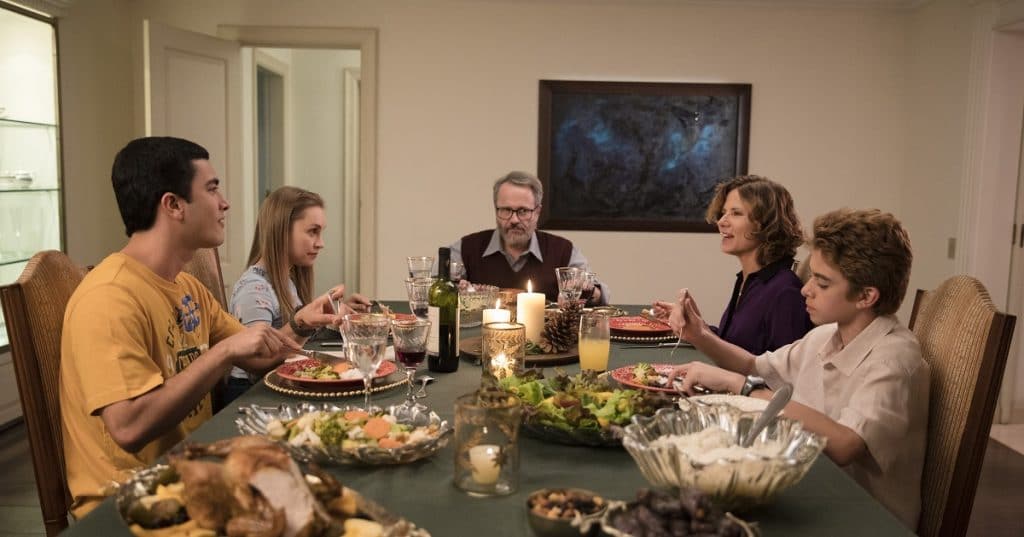 Cena dos filmes 'O Menino que Matou Meus Pais' e 'A Menina que Matou os Pais'