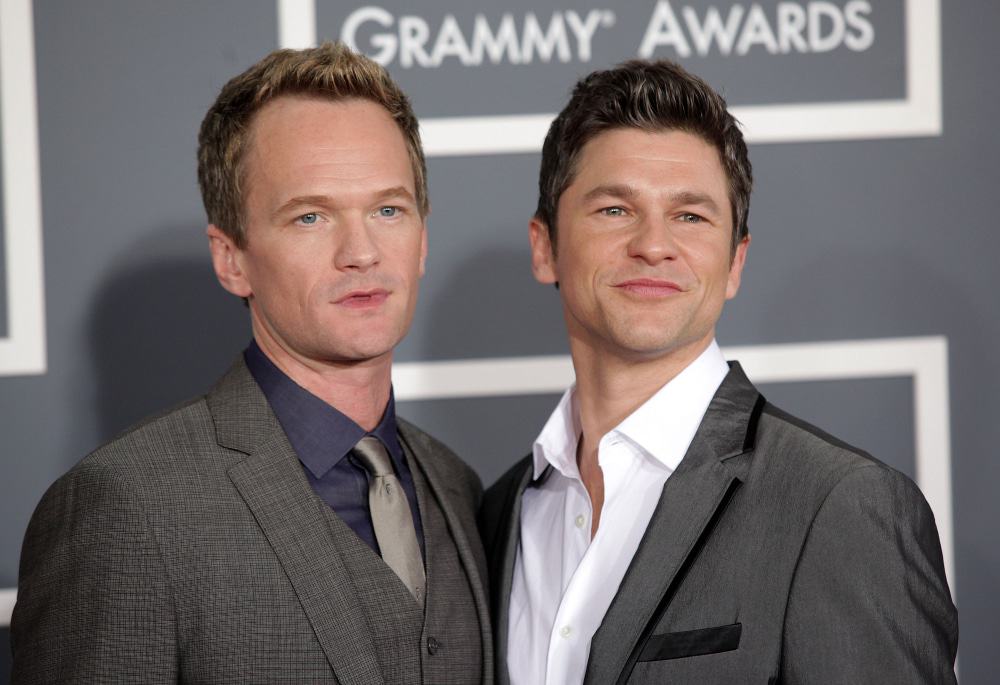 Neil Patrick Harris e o marido, David Burtka, no Grammy 2013. Imagem: DFree/Shutterstock