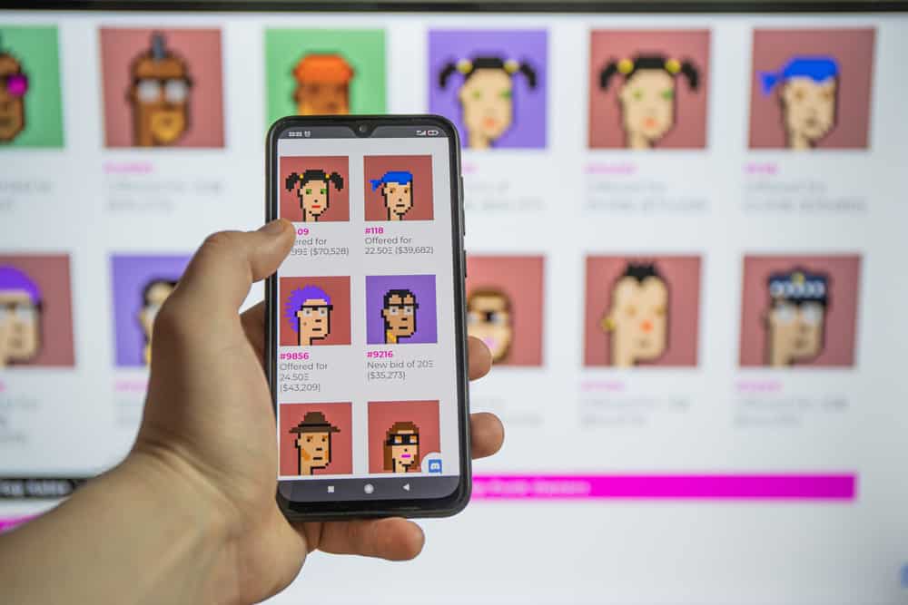 CryptoPunks são tokens não fungíveis (NFT). Um tipo especial de token criptográfico que representa algo único
