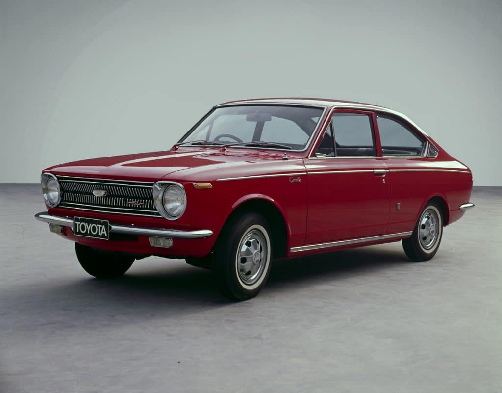 Toyota Crolla 1ª geração vermelho