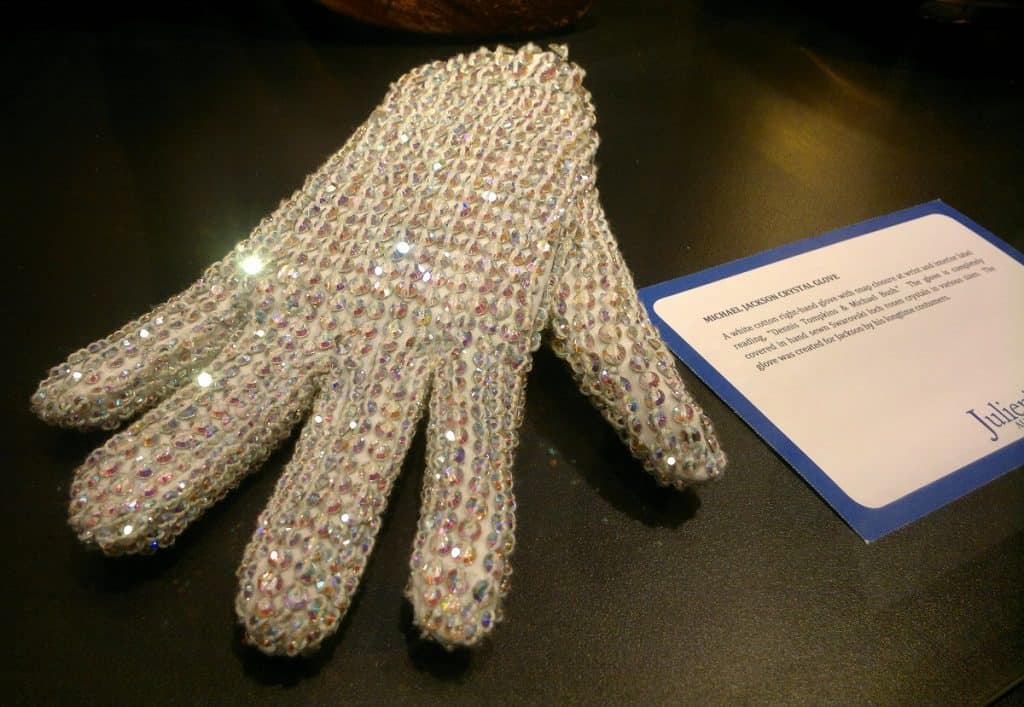 Luva usada por Michael Jackson