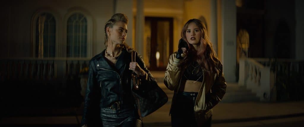 Lucy Fry, Deborah e Ryan Popp em em 'As Passageiras' (Night Teeth). Imagem: Kat Marcinowski/Netflix