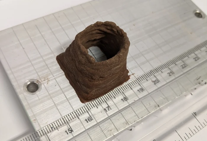Imagem mostra o "astrocreto", um composto de concreto e fluidos humanos que pode servir como material de construção para colônias humanas em Marte