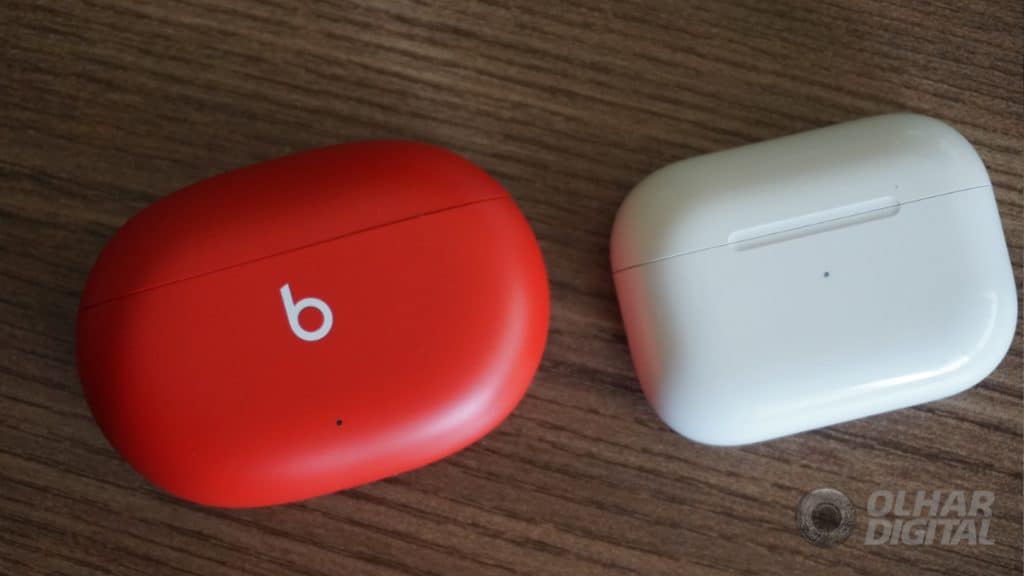 Beats Studio Buds e AirPods Pro (Imagem: André Fogaça/Olhar Digital)