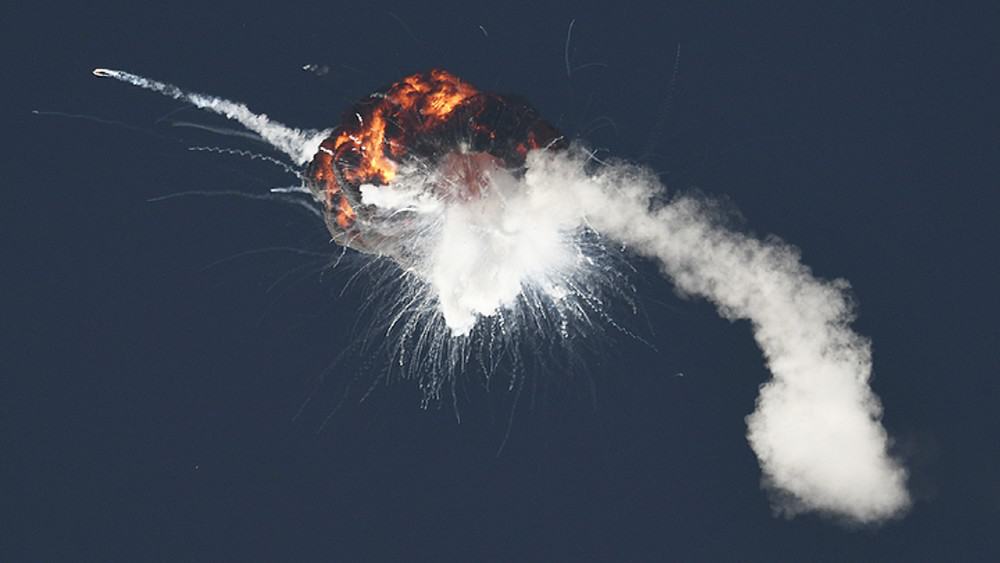 Momento da explosão do foguete Alpha, da Firefly Aerospace. Perda se deu por desligamento prematuro de um de seus quatro motores de propulsão