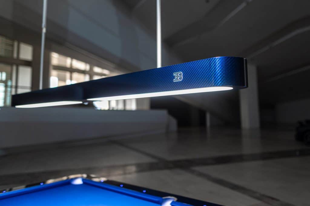 detalhe da luminária que vem de cortesia junto com a mesa de sinuca