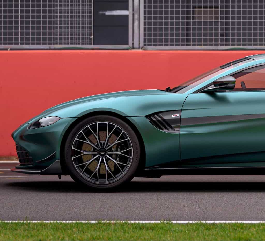 detalhe lateral do Vantage F1