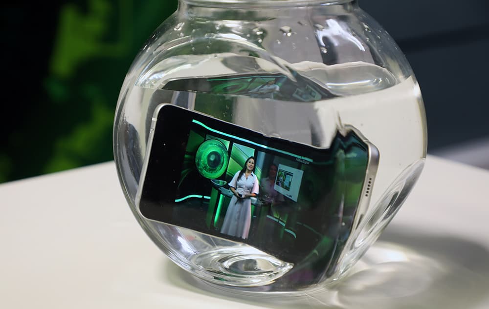 Galaxy Z Flip 3 embaixo d'água