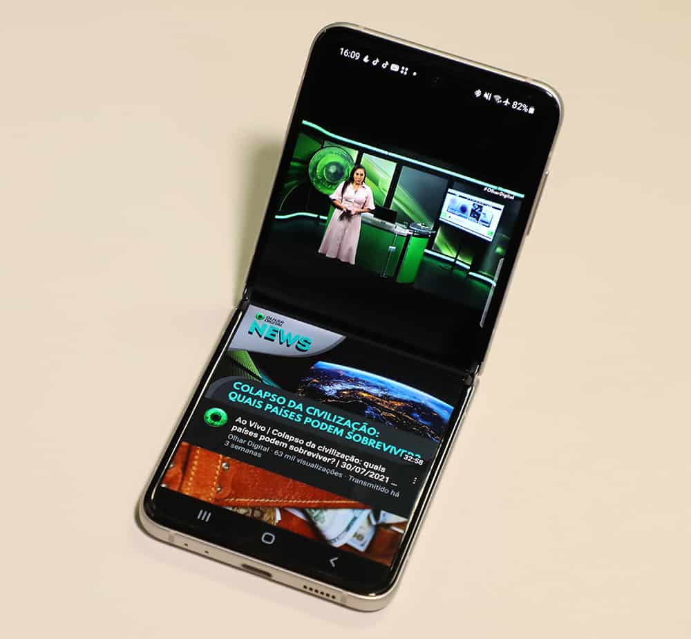 Galaxy Z Flip 3 no Modo Flex