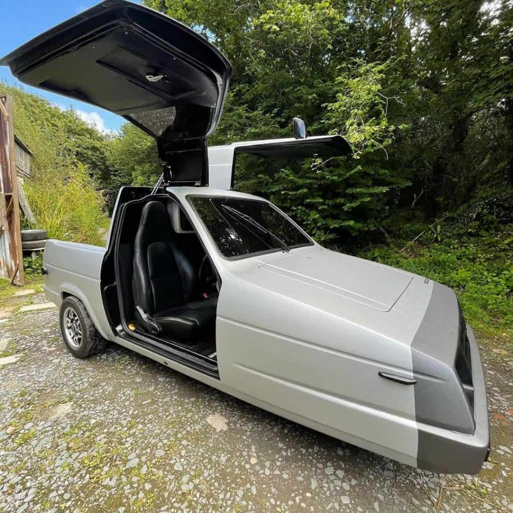 Carro de três rodas de lado