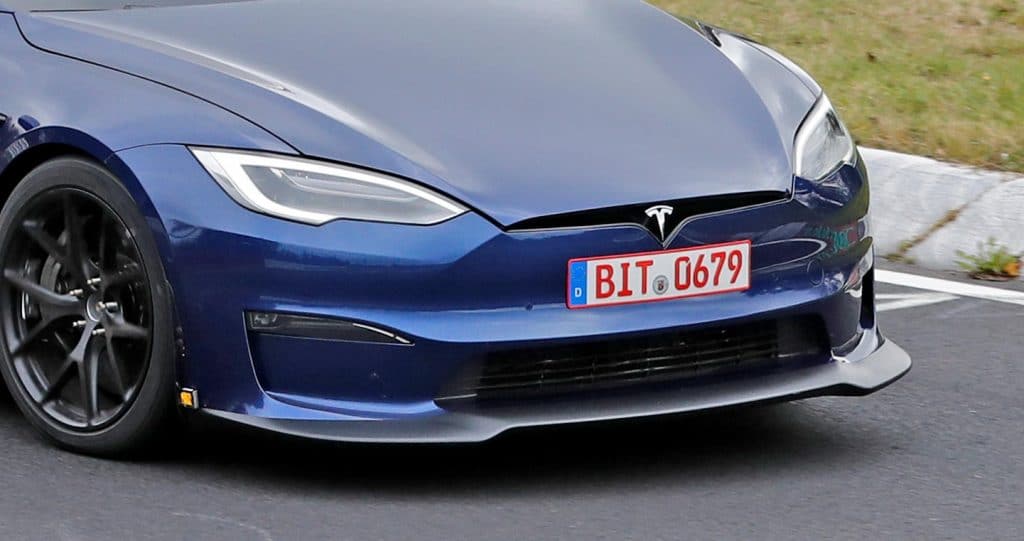 Model S Plaid com um desig aerodinâmico diferente, como a divisão no pára-choque da frente