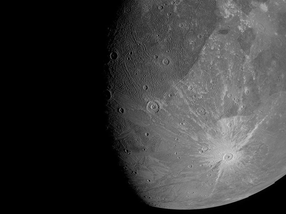 Imagem mostra Ganimedes, a maior lua de Júpiter. Nasa estima que colônias nas luas de Júpiter possam ser estabelecidas até 2100