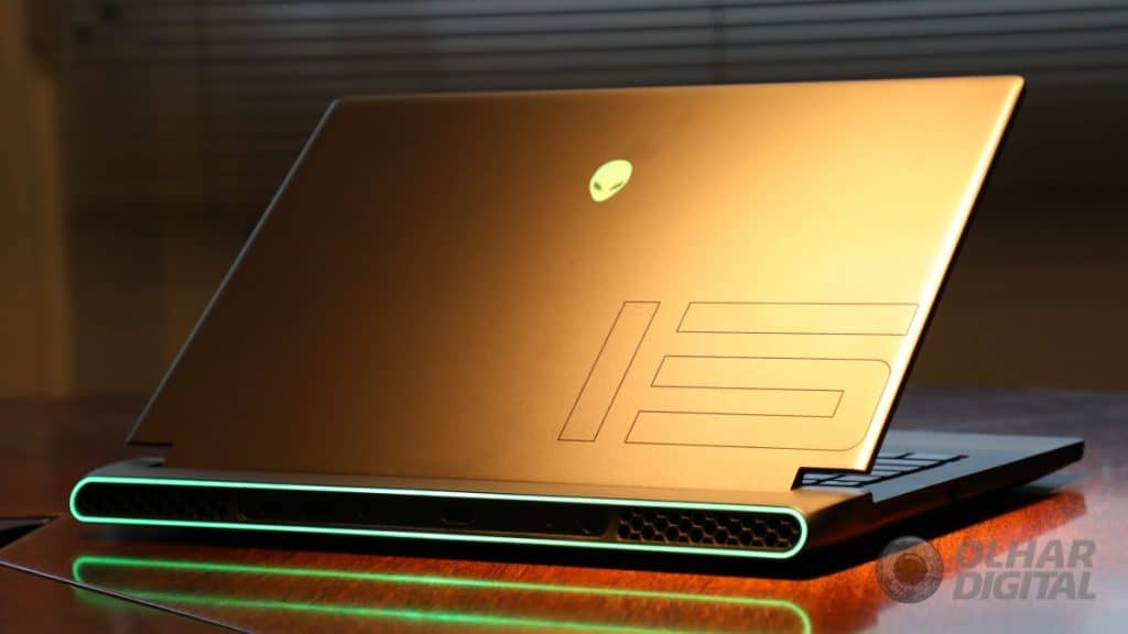 Alienware m15 R6 (Imagem: Mário Kurth/Olhar Digital)