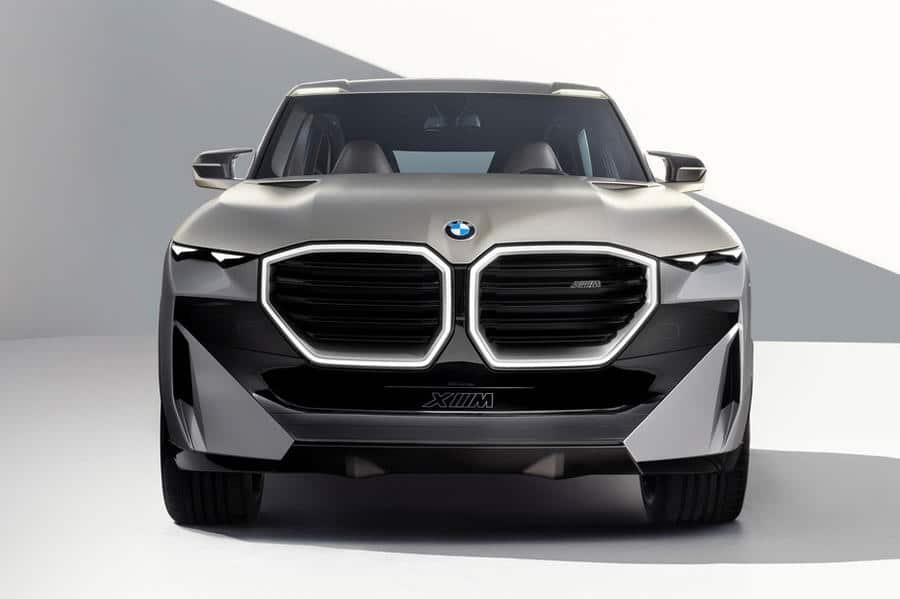 Real Madrid presenteia jogadores com carros de luxo; conheça os modelos O Real Madrid é um dos clubes de futebol mais conhecidos do mundo. Com uma extensa lista de títulos nacionais e internacionais, jogar nos ‘merengues’ é um sonho para muitos jogadores. E as vantagens vão além das quatro linhas. BMW Concept XM