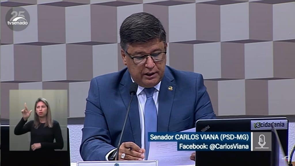 Senador Carlos Viana debatendo vazamento de dados