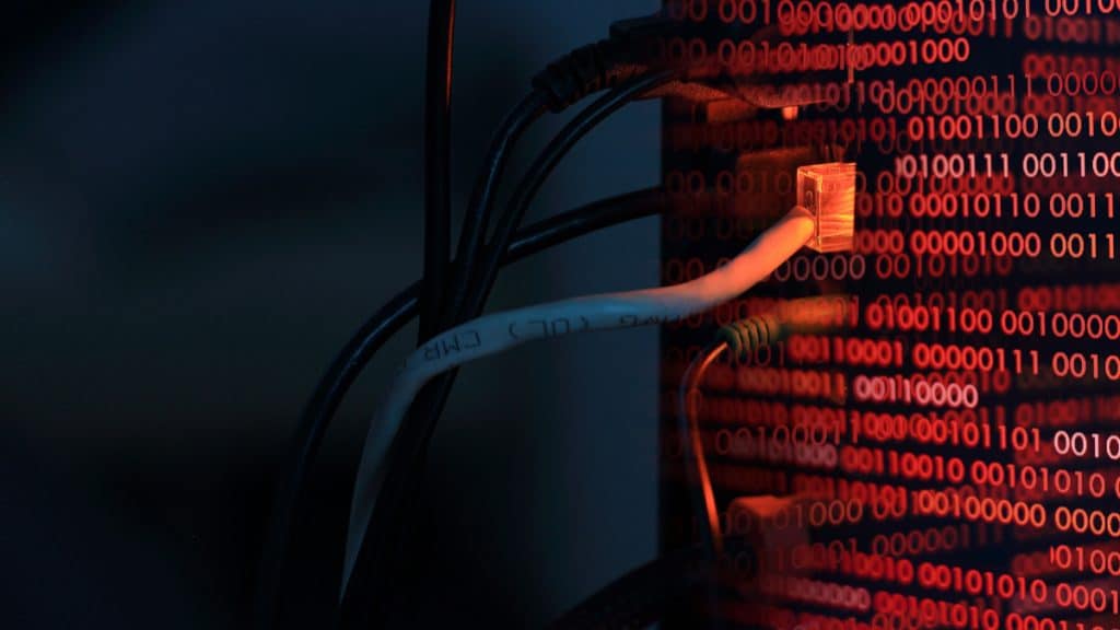 Ilustração representando spyware israelense, cabos numa tela