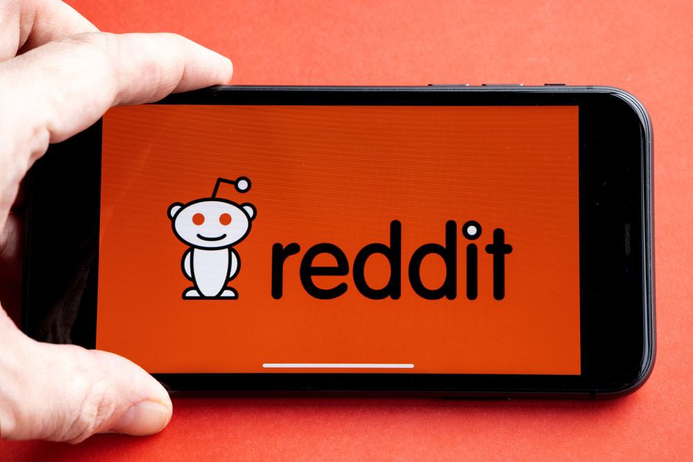 Reddit é um site de agregação de notícias sociais, conteúdo da web e discussão.