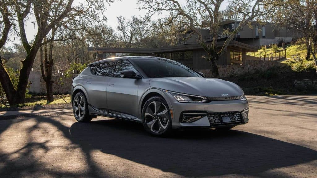 EV6 parado, de lado