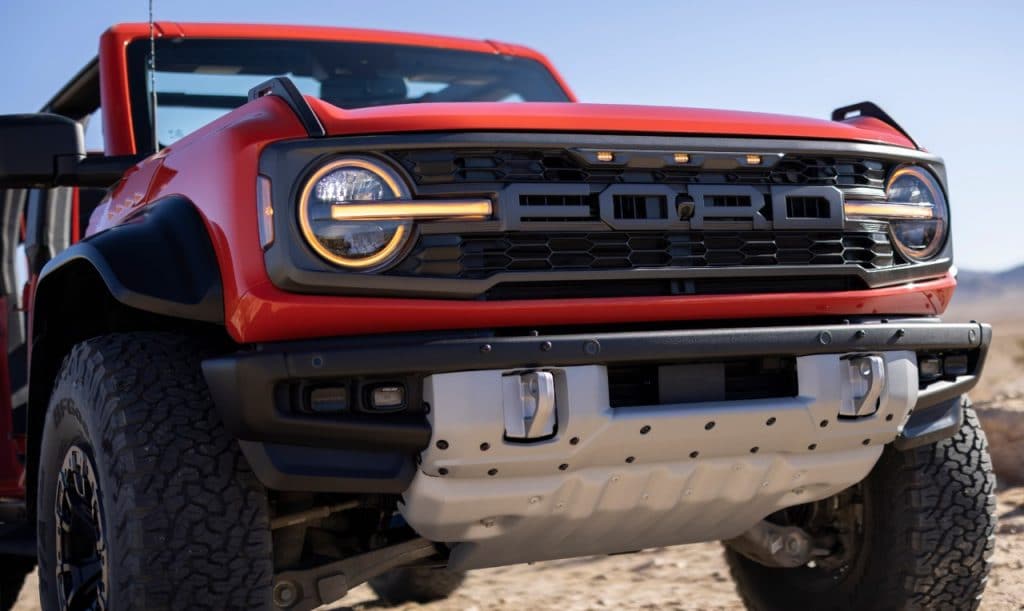 Detalhe da parte da frente do Ford Bronco Raptor