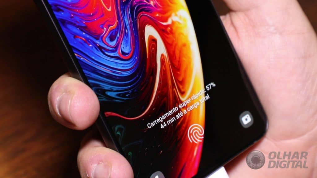 Galaxy S21 FE (Imagem: Mario Kurth/Olhar Digital)