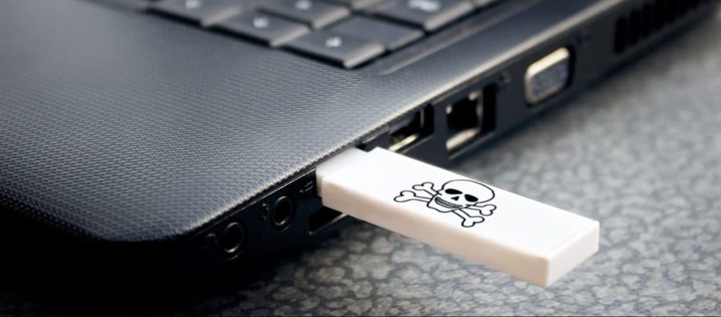 Hackers enviam pen drives com malware para empresas. Via Cherries/Shutterstock