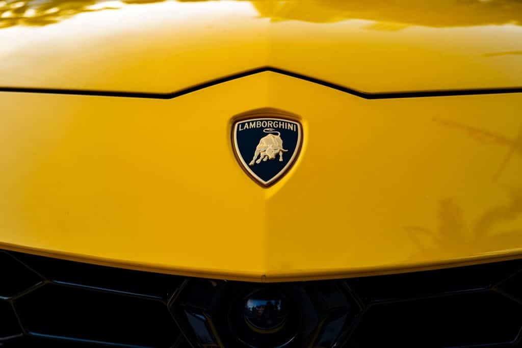 Detalhe na logomarca da Lamborghini