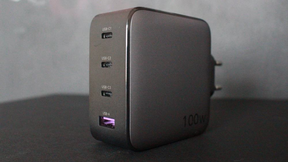 Portas USB-C e porta USB-A do carregador GaN de 100W da Ugreen