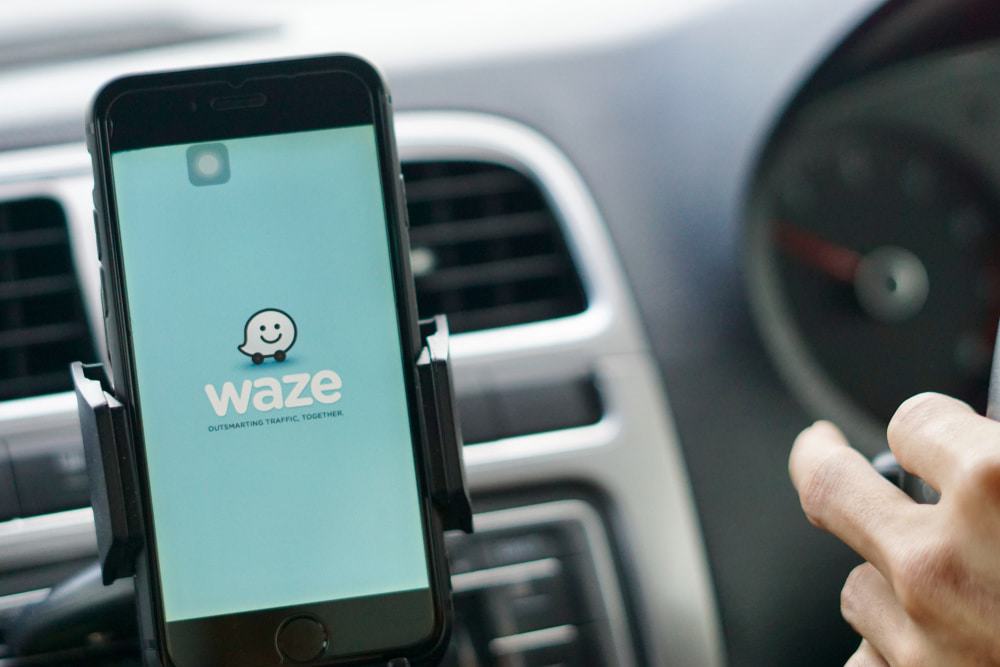 Aplicativo Waze rodando no iPhone
