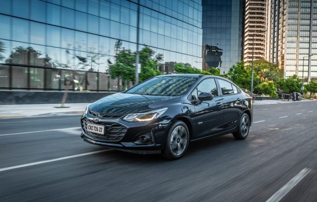 Chevrolet Cruze Midnight na rua