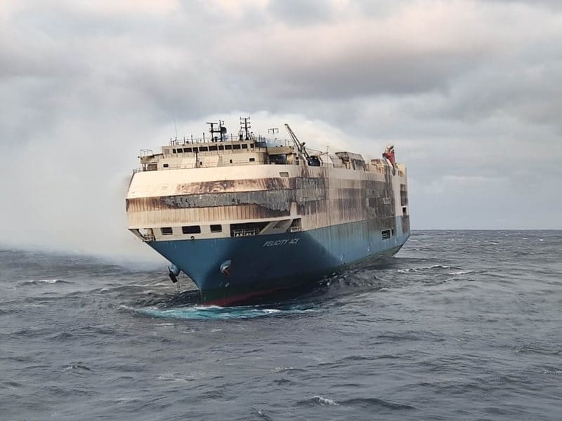 Felicity Ace, navio com carros de luxo da Volkswagen