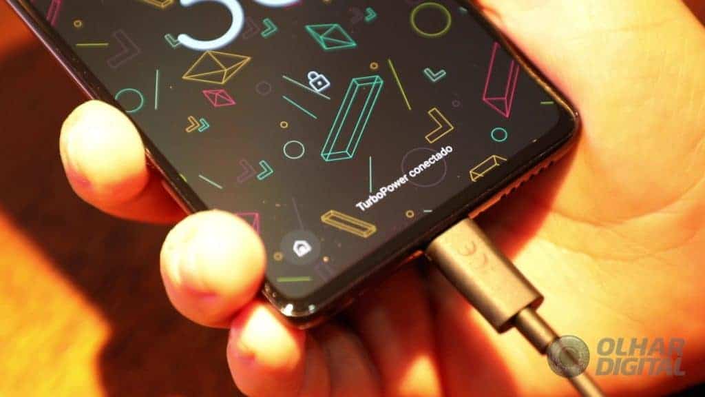 Moto Edge 30 Pro (Imagem: Mario Kurth/Olhar Digital)
