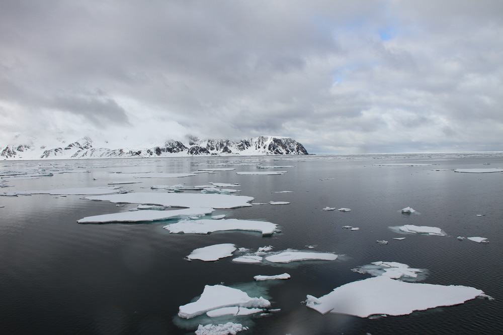 O afinamento da espessura de gelo continental na região ártica pode trazer para a área verões completamente sem neve a partir de 2050