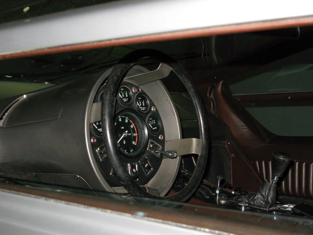 Detalhe do volante do Maserati Boomerang