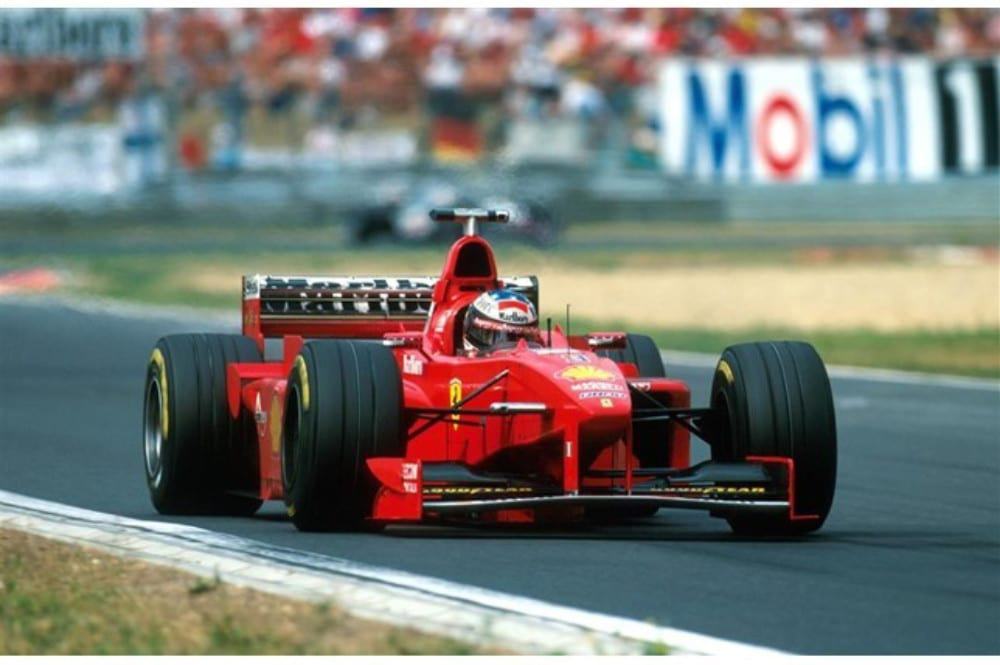 A Ferrari F300, usada por Michael Schumacher na temporada de 1998 da Fórmula 1, está à venda por quase R$ 25 milhões
