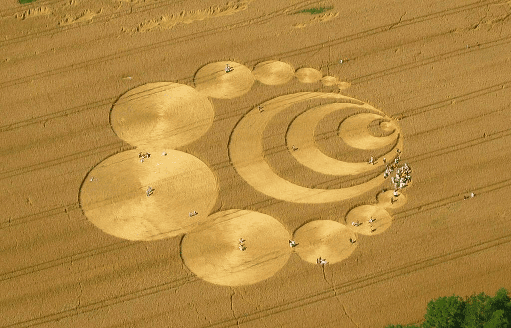 Vista aérea de um agroglifo na Suíça