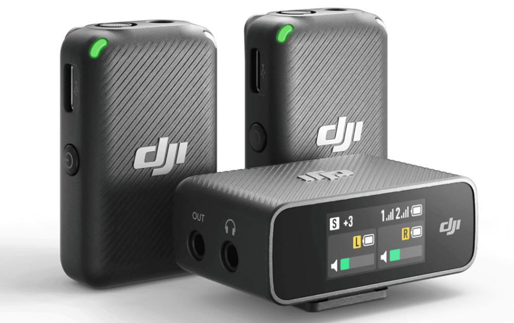 Dois microfones com transmissores e receptor do DJI Mic